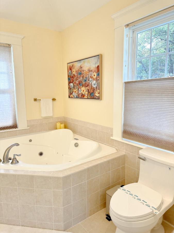 Villa 7 Mins Drive To Yale, Large Fenced Yard New Haven Exterior foto